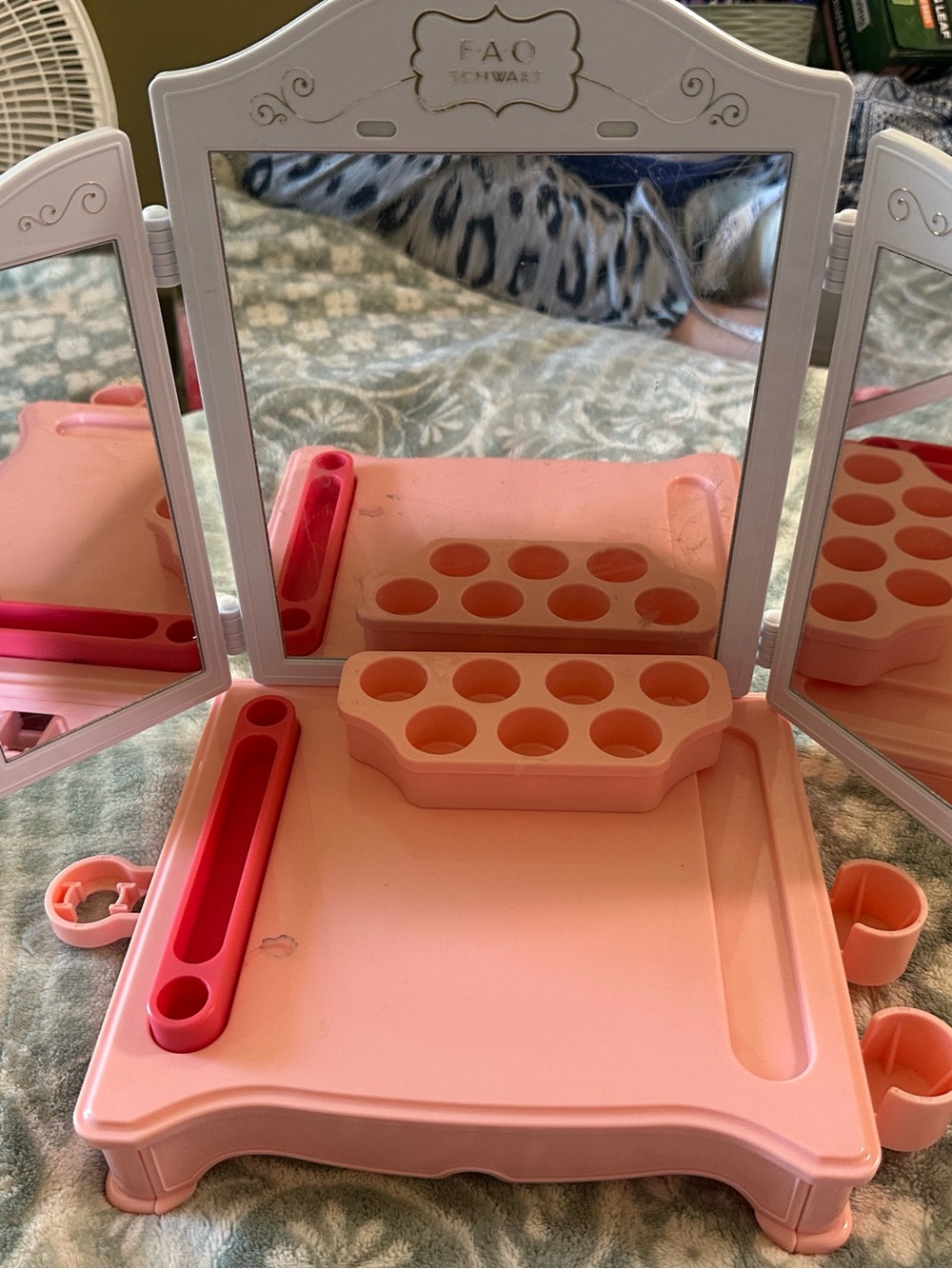 Kids FAO Schwarz Vanity Makeup Organizer Stand - Pink